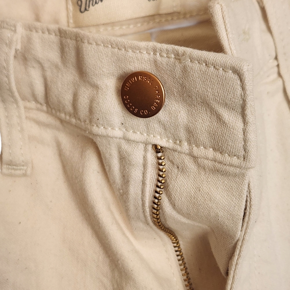 NWT Universal Thread Cream Shorts Size 4 - Picture 4 of 4